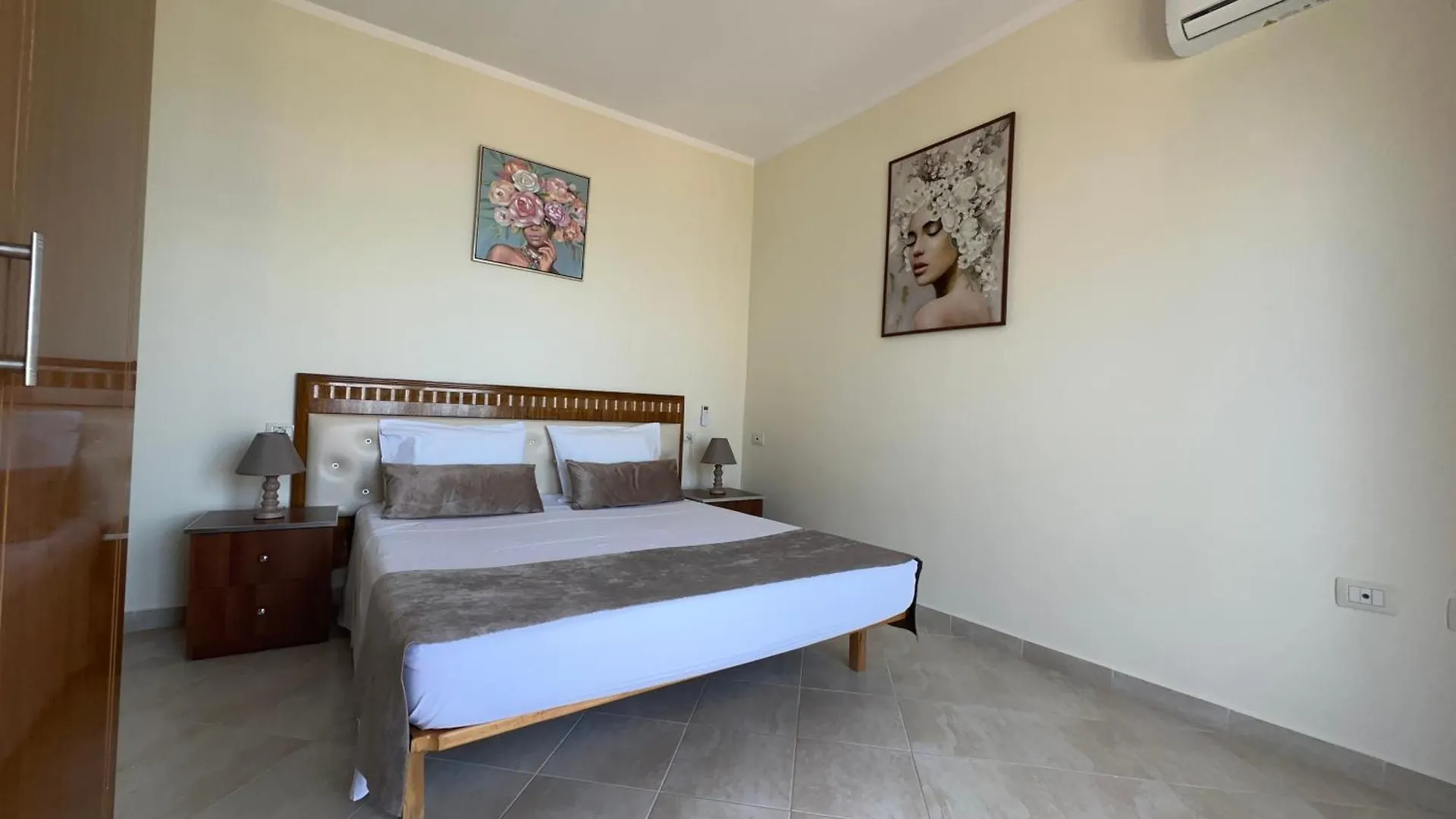 Eva'S Apartment With Sea View Влёра